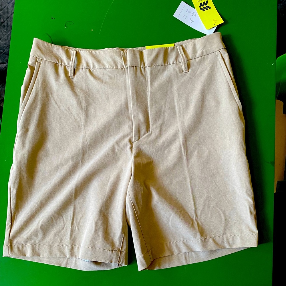 NWT All in Motion mens golf shorts. Size 34.